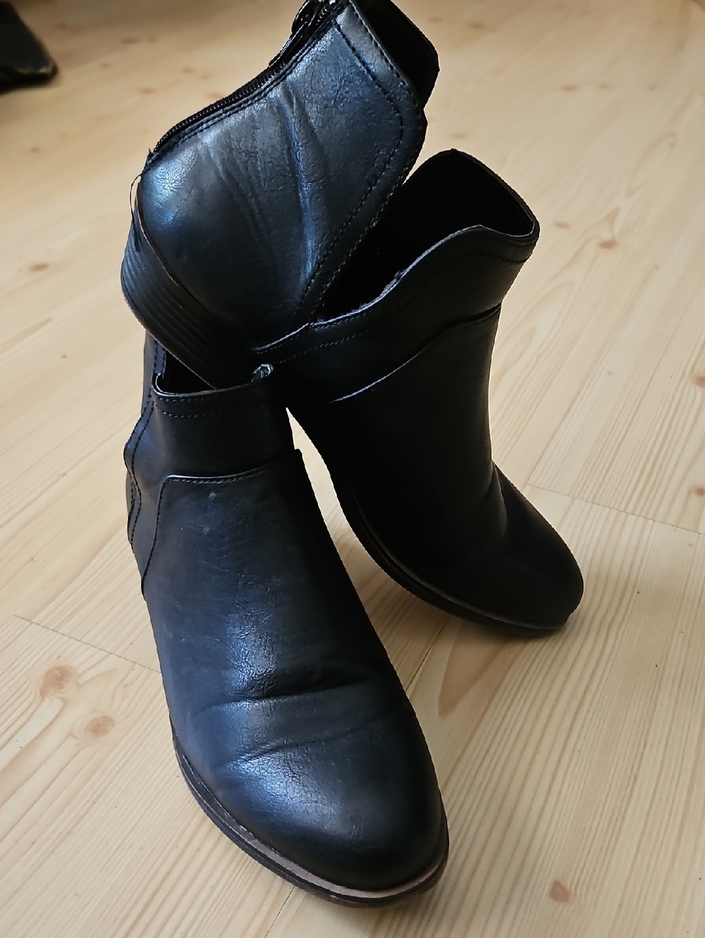 Rampage Black Ankle Booties with Back Zip Detail